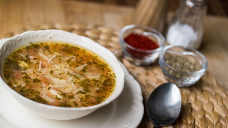 tavuk suyuna çorba tarifi